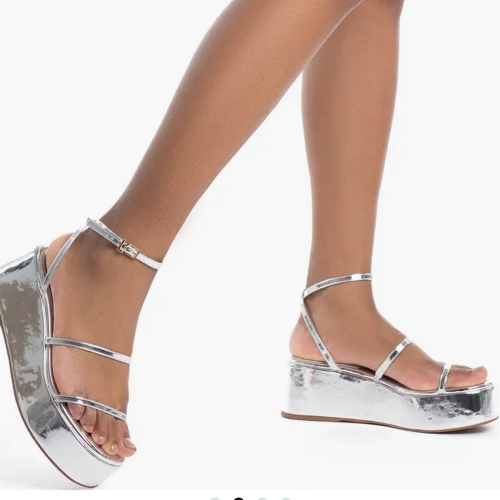 Gio Platform Sandal (Women)
Larroude Silver Platform Sandals size 6